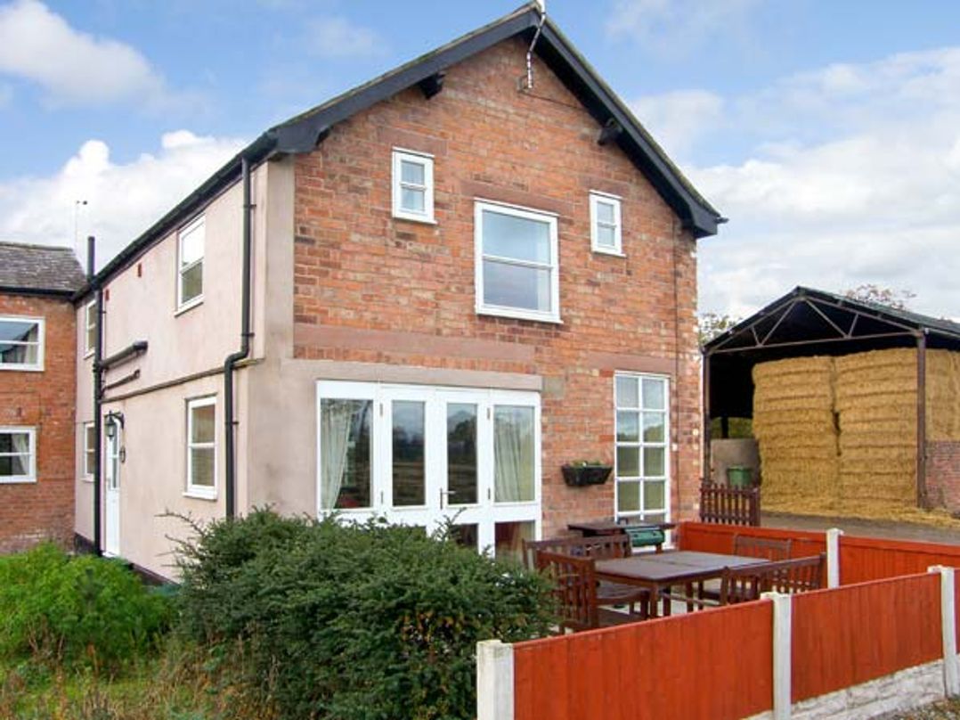 3 bed semi-detached property for sale in Wrexham